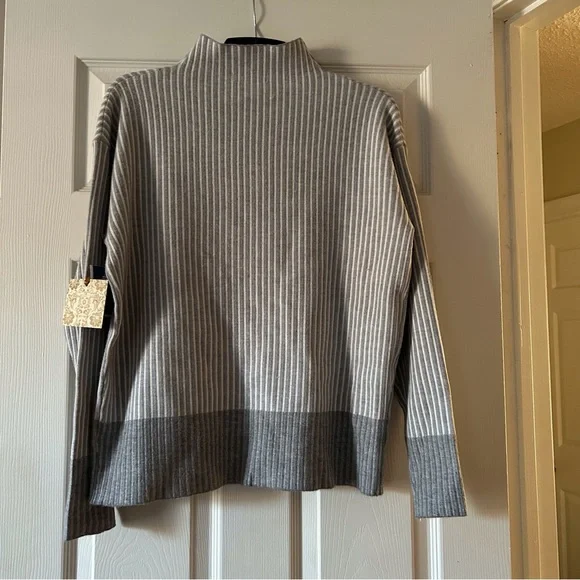 NWT Christian Siriano NY Oversized Sweater - Picture 2 of 4